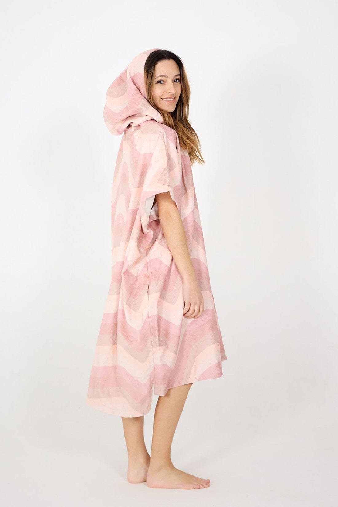 PONCHO RIPPLE - CANDY Changing Robes After Essentials