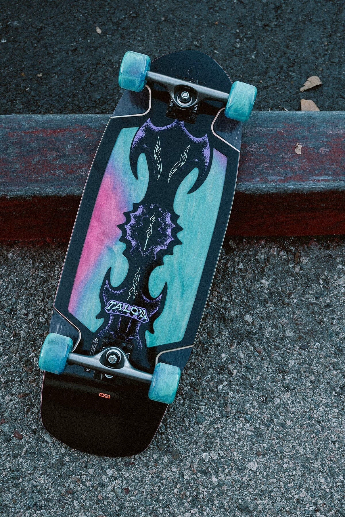 Talon 30" Cruiserboard - Black/Blue/Green Skateboards Globe