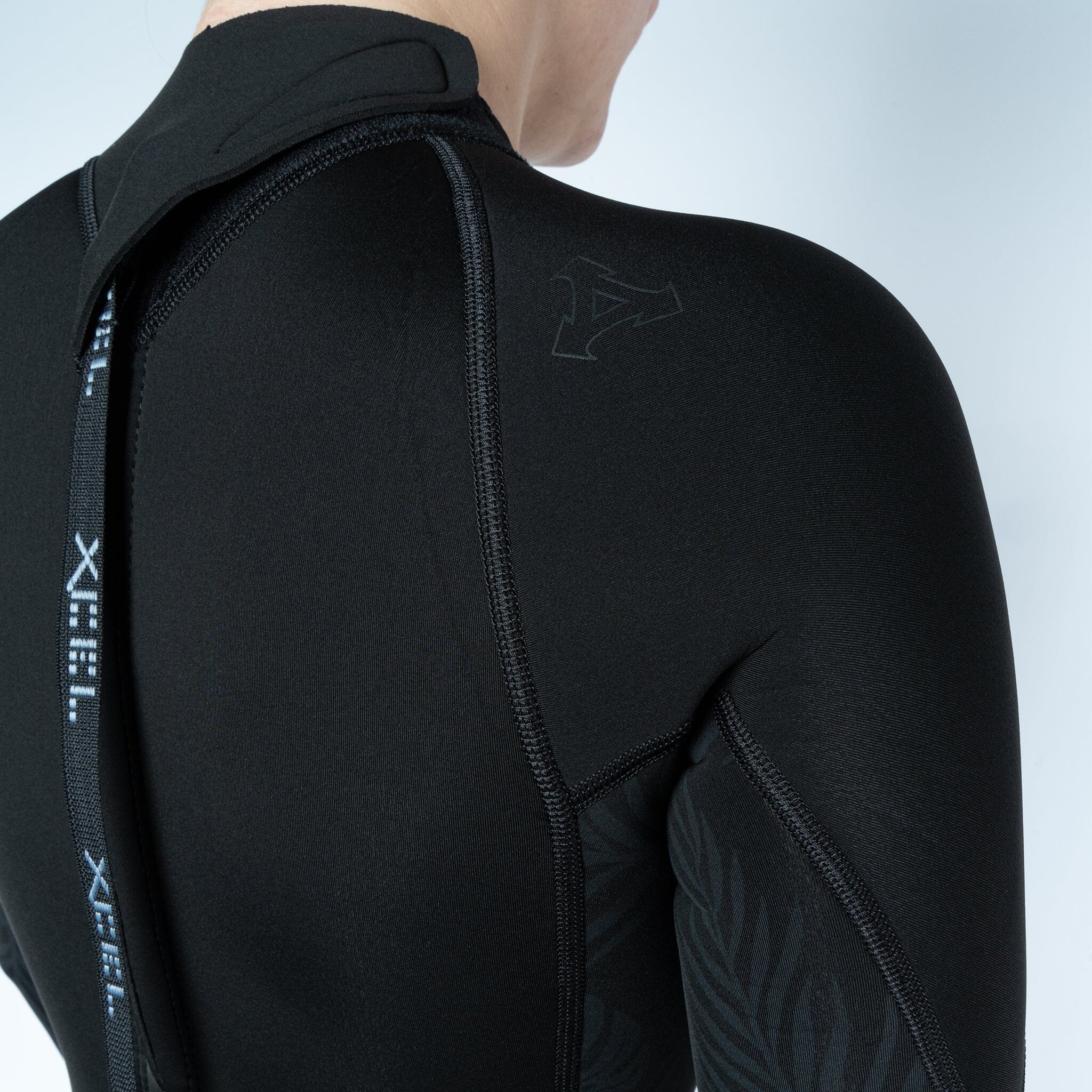 Women’s Axis Long Sleeve 2mm Wetsuit - Black Palm Print Women's wetsuits Xcel